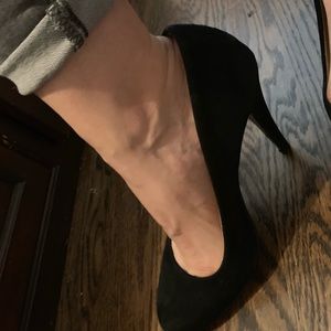Sexy suede Nine West Pumps!